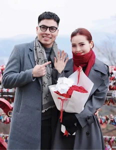 Midfielder Duc Huy and MC Mu Tat Announce Their Engagement - image 3