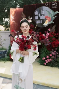 Stunning Engagement Ceremony of Famous Vietnamese Actress Quynh Luong - image 0