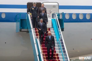 President Luong Cuong Welcomes Chinese President Xi Jinping at Noi Bai Airport - image 12