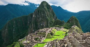 Unveiling the Mystery of the Ancient City on the Peak - image 1
