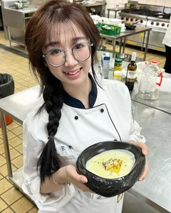 Meet the Beautiful TikTok Chef Winning Hearts Worldwide - image 2