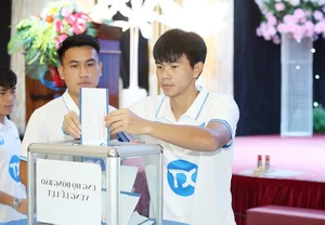 Thep Xanh Nam Dinh FC Stars Unite for Flood Relief Efforts - image 6