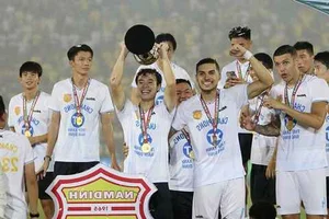 Thep Xanh Nam Dinh FC Stars Unite for Flood Relief Efforts - image 1