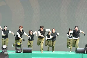 Hanoi University of Architecture Dance Team Wins Top Prize at Nutrition Day 2026 - image 9
