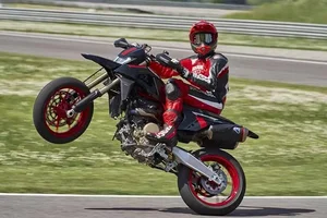 2026 Ducati Hypermotard 698 Mono Nera: Pricing and Specs Revealed - image 2