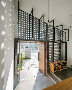 Unique One-Story Tube House in Kon Tum Captivates Global Architecture Enthusiasts - image 5