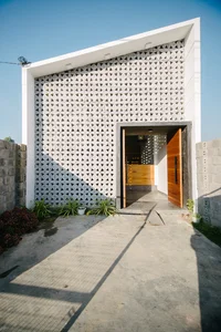 Unique One-Story Tube House in Kon Tum Captivates Global Architecture Enthusiasts - image 6