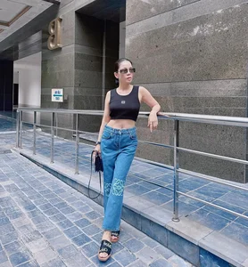 Comfortable Designer Sandals: Le Quyen's Ultimate Style Secret for Tired Feet - image 2