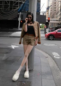 Comfortable Designer Sandals: Le Quyen's Ultimate Style Secret for Tired Feet - image 4