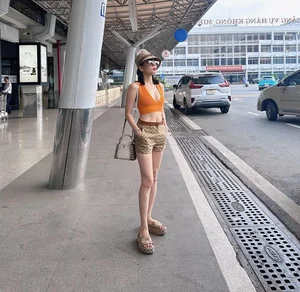 Comfortable Designer Sandals: Le Quyen's Ultimate Style Secret for Tired Feet - image 5