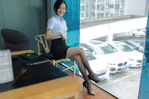Elegant Fashion Photography: IESS Wan Ping Showcasing Charming Gradient Silk Styles - image 14