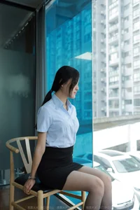 Elegant Fashion Photography: IESS Wan Ping Showcasing Charming Gradient Silk Styles - image 16
