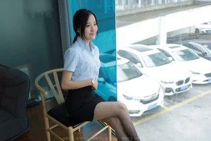 Elegant Fashion Photography: IESS Wan Ping Showcasing Charming Gradient Silk Styles - image 15