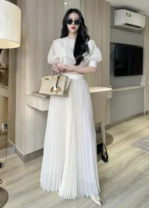 Former Flight Attendant Beauty Marries CEO: The Ultra-Stylish Mom Turning School Runs into Runways - image 10