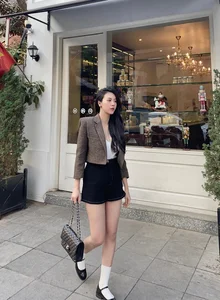 Former Flight Attendant Beauty Marries CEO: The Ultra-Stylish Mom Turning School Runs into Runways - image 0