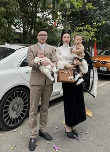 Former Flight Attendant Beauty Marries CEO: The Ultra-Stylish Mom Turning School Runs into Runways - image 11