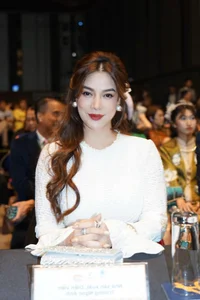 Lệ Quyên Stuns Fans with Luxury Yacht Photoshoot in the US - image 4