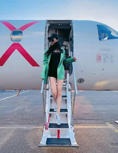 Inside the Luxurious Life of Huong Giang Idol: Success, Style, and Glamour at 33 - image 0