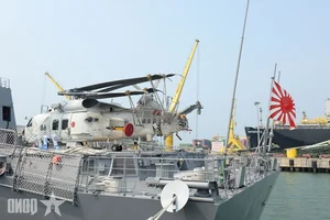 Japan Maritime Self-Defense Force Ship Visits Da Nang to Strengthen Ties - image 7