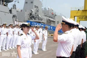 Japan Maritime Self-Defense Force Ship Visits Da Nang to Strengthen Ties - image 5