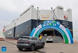 China's 228-Meter 'Steel Sea Monster' Sets New World Record - image 5