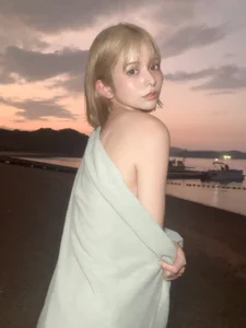 Japanese Model Kure Yumi: The Social Media Sensation Redefining Style - image 19