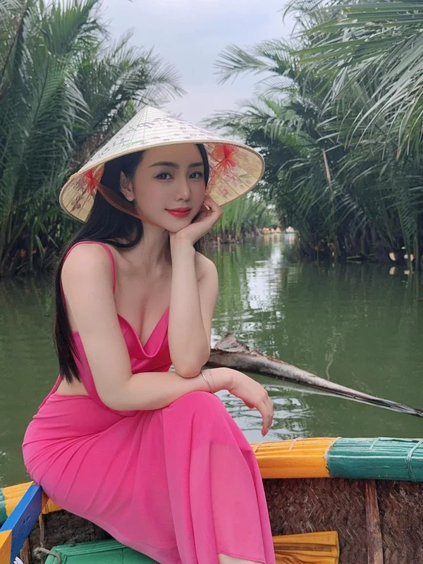Vietnamese Actress Quynh Kool Stuns Fans with Bold Bikini Photoshoot
