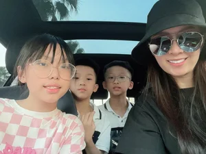 Ageless Vietnamese Beauty Queen Wins Hearts at Her Kid's School with Youthful Charm - image 14