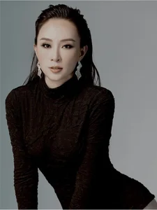 Ageless Vietnamese Beauty Queen Wins Hearts at Her Kid's School with Youthful Charm - image 6