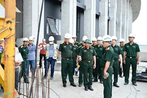 Senior Lieutenant General Trinh Van Quyet Inspects Vietnam Military History Museum Construction Progress - image 4