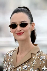 9 Stylish Sunglasses Trends to Elevate Your Summer Wardrobe - image 4