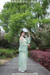 Silk Love Photography No.040: Xiao Meng in Elegant Hanfu and Traditional Styles - image 3