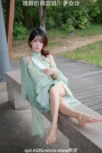 Silk Love Photography No.040: Xiao Meng in Elegant Hanfu and Traditional Styles - image 175