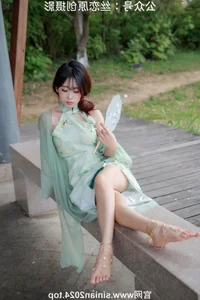 Silk Love Photography No.040: Xiao Meng in Elegant Hanfu and Traditional Styles - image 157