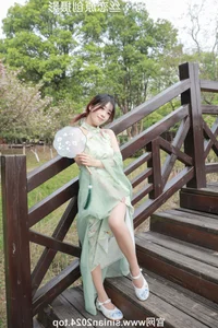 Silk Love Photography No.040: Xiao Meng in Elegant Hanfu and Traditional Styles - image 73
