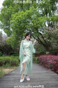 Silk Love Photography No.040: Xiao Meng in Elegant Hanfu and Traditional Styles - image 32