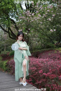 Silk Love Photography No.040: Xiao Meng in Elegant Hanfu and Traditional Styles - image 45