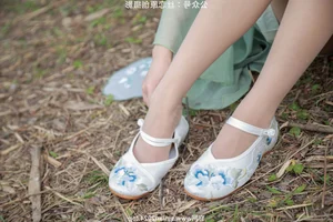 Silk Love Photography No.040: Xiao Meng in Elegant Hanfu and Traditional Styles - image 6