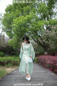 Silk Love Photography No.040: Xiao Meng in Elegant Hanfu and Traditional Styles - image 236