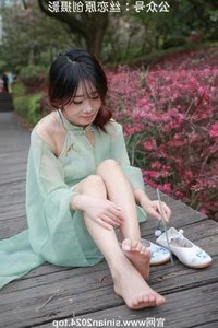Silk Love Photography No.040: Xiao Meng in Elegant Hanfu and Traditional Styles - image 34