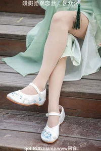 Silk Love Photography No.040: Xiao Meng in Elegant Hanfu and Traditional Styles - image 2