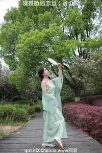 Silk Love Photography No.040: Xiao Meng in Elegant Hanfu and Traditional Styles - image 25