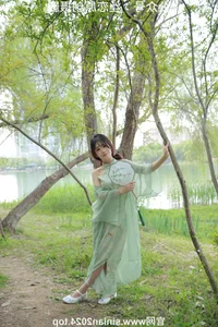 Silk Love Photography No.040: Xiao Meng in Elegant Hanfu and Traditional Styles - image 219