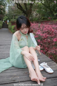 Silk Love Photography No.040: Xiao Meng in Elegant Hanfu and Traditional Styles - image 93