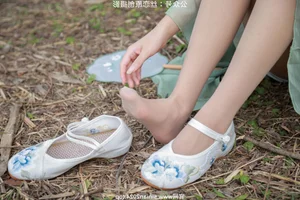 Silk Love Photography No.040: Xiao Meng in Elegant Hanfu and Traditional Styles - image 96