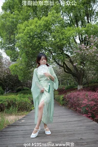 Silk Love Photography No.040: Xiao Meng in Elegant Hanfu and Traditional Styles - image 40