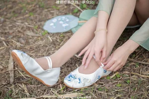 Silk Love Photography No.040: Xiao Meng in Elegant Hanfu and Traditional Styles - image 101