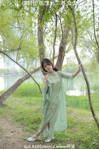 Silk Love Photography No.040: Xiao Meng in Elegant Hanfu and Traditional Styles - image 271