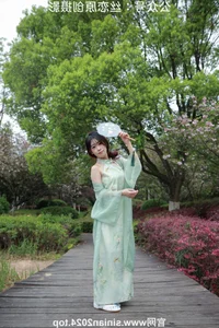 Silk Love Photography No.040: Xiao Meng in Elegant Hanfu and Traditional Styles - image 58