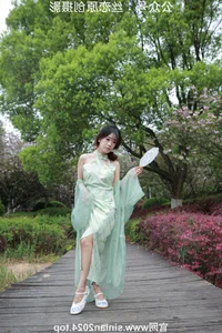 Silk Love Photography No.040: Xiao Meng in Elegant Hanfu and Traditional Styles - image 245